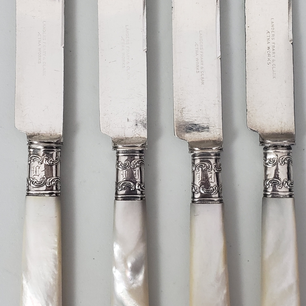 Landers, Frary & Clark Set of Mother-of-Pearl Handle Knives - 8 Pieces - Picture 7 of 16